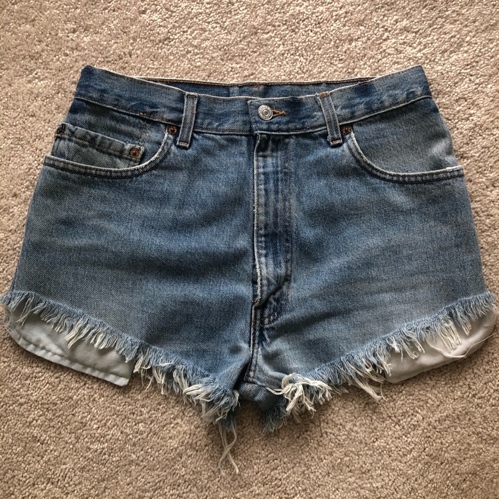 Vintage light/medium wash Levi’s shorts